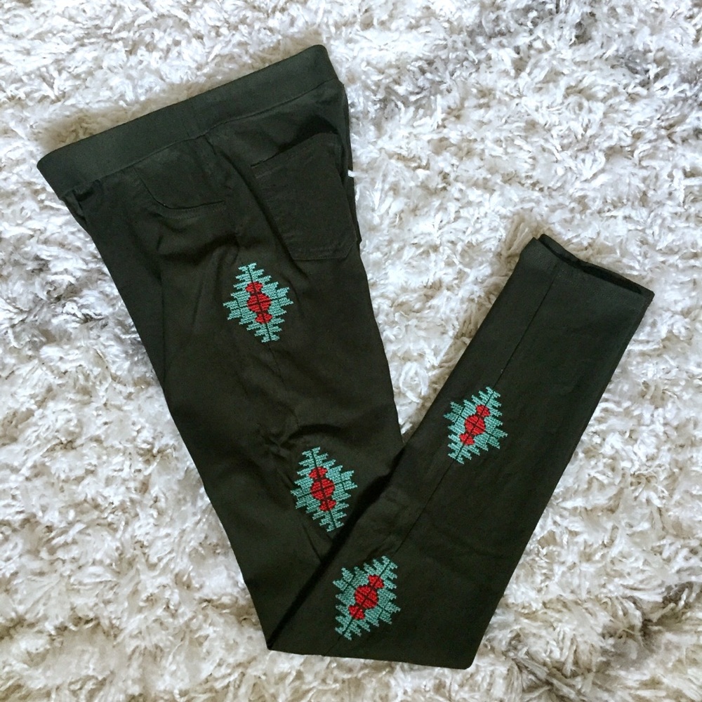 Signature8 Embroidered Ponte Pants Leggings